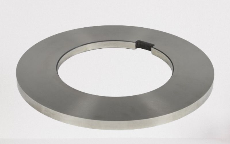 Custom Metal Blades for Precision Engineering